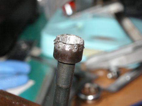 いい具合にソケットの跡がついたヘッドボルト
